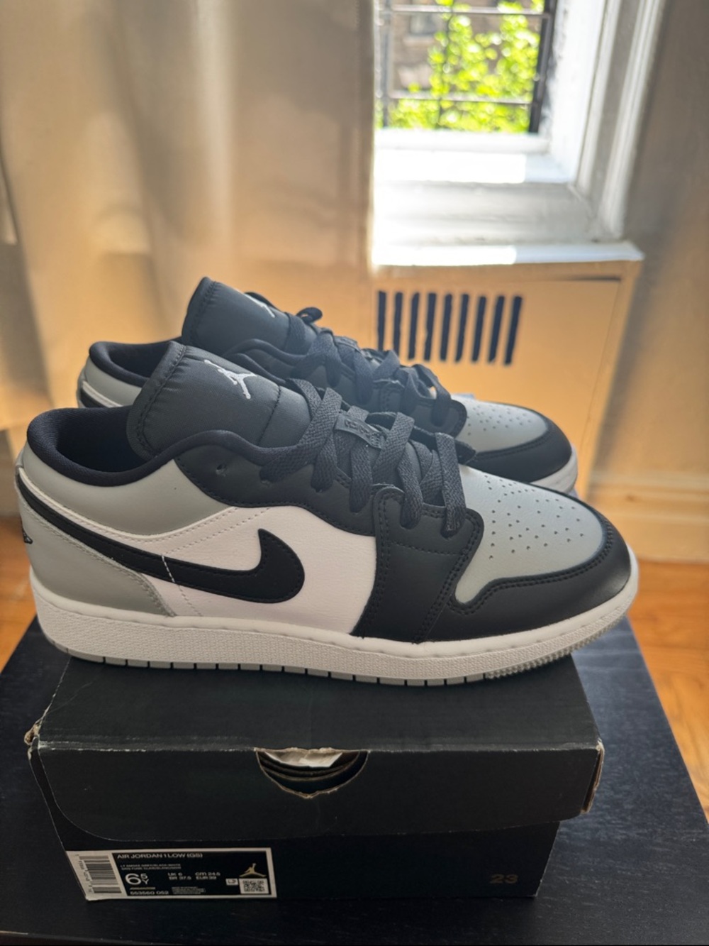 Jordan 1 low smoke grey GS - Picture 3 of 7
